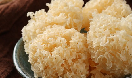 银耳种类哪个好银耳种类繁多，品味各异-第2张图片