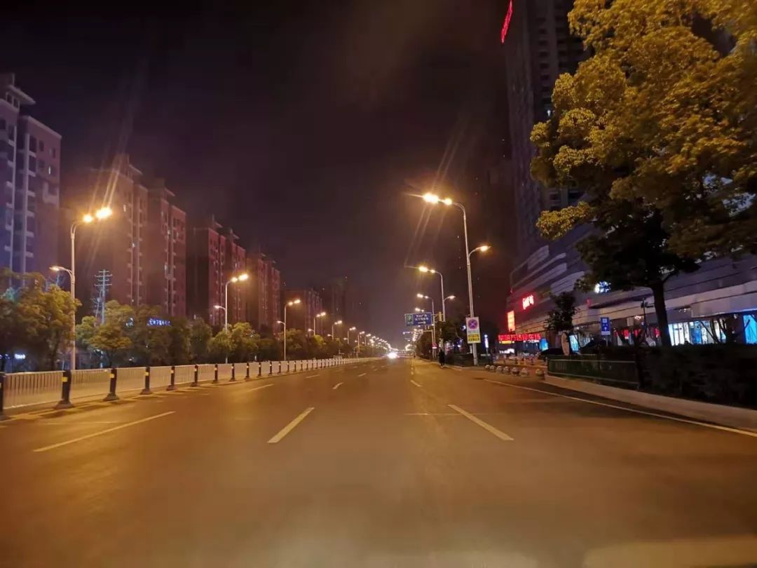 阜阳火车站24小时咨询电话阜阳火车站，历史与现代的交汇点