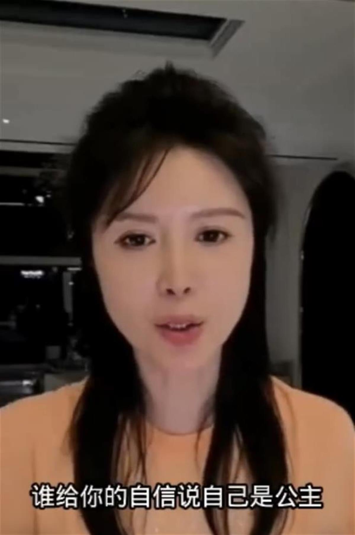 傅艺伟和金巧巧太像了傅艺伟与金巧巧，演艺界的璀璨明星
