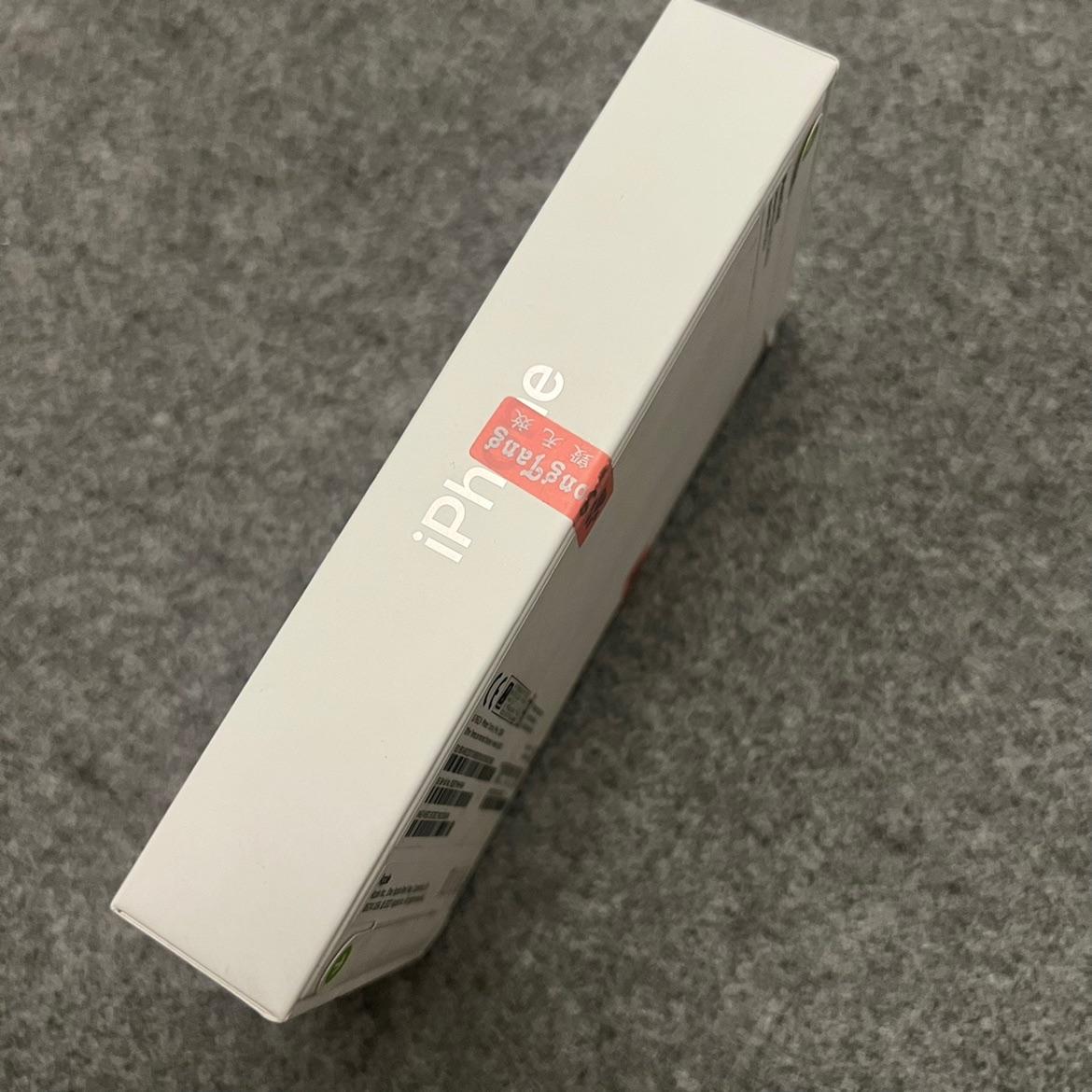 初代iphone开箱初代未拆封IPHONE拍出113万，数码传奇的背后