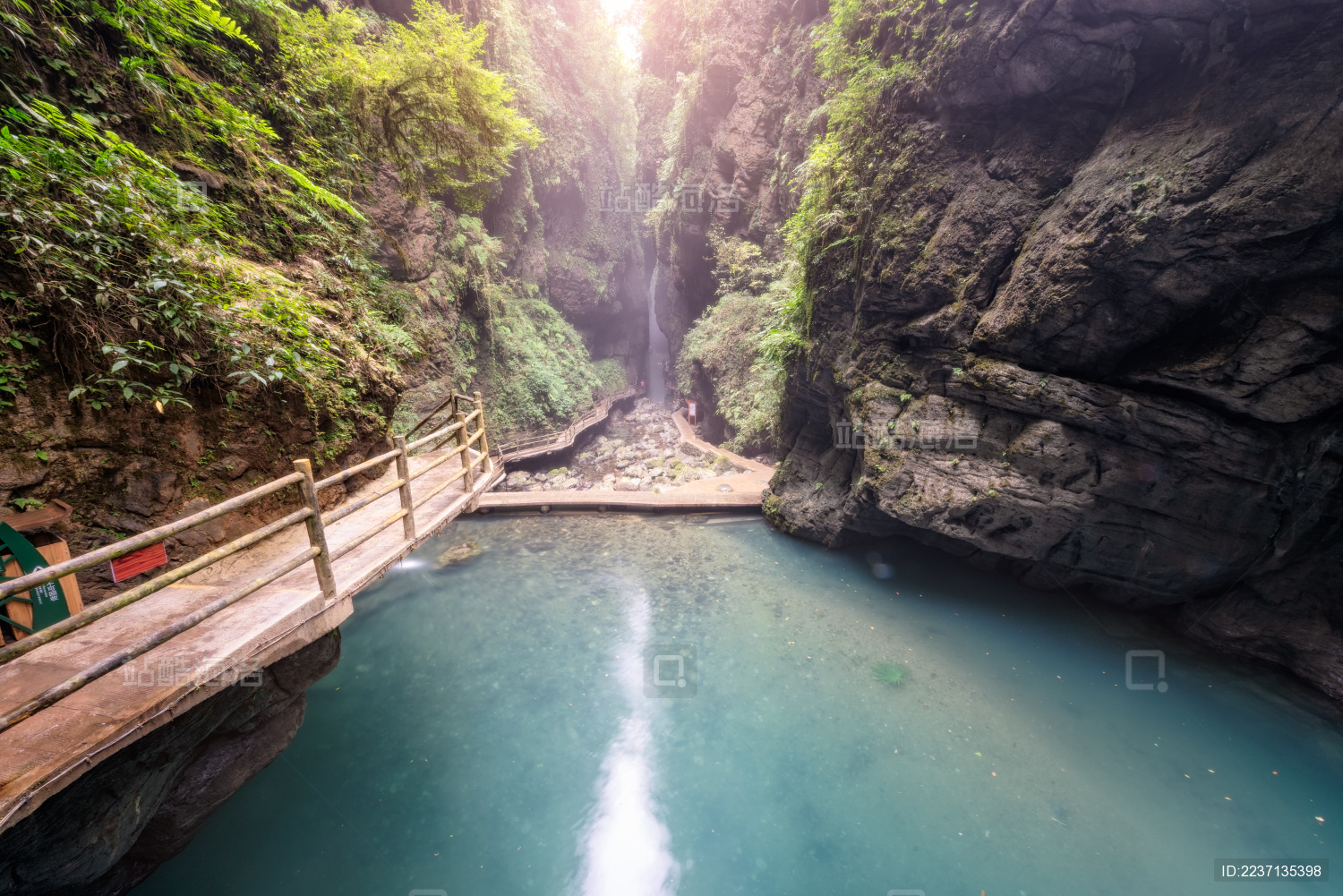 彭水阿依河景点介绍彭水阿依河，山水间的梦幻之旅