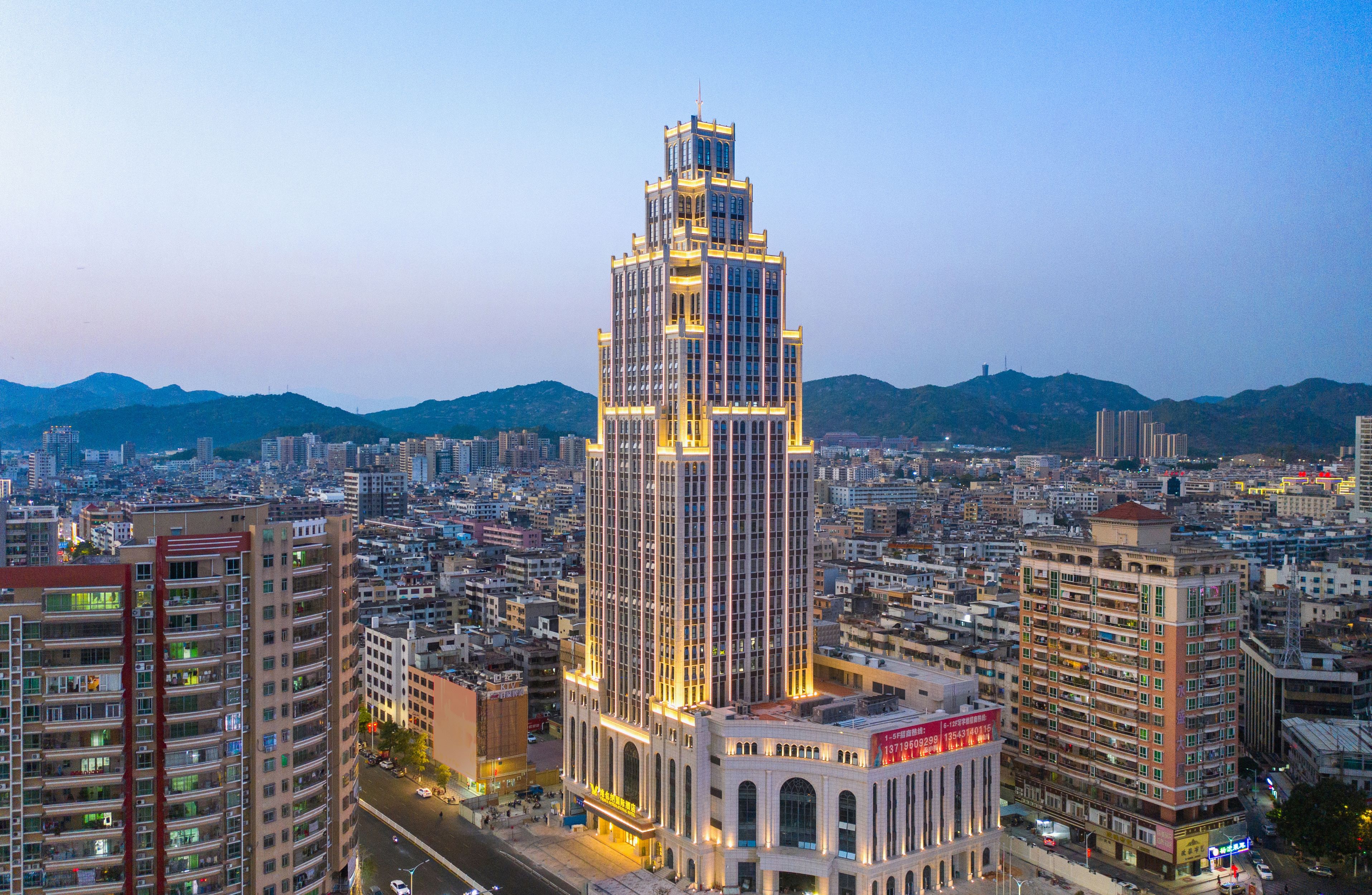 信利国际，全球视野下的企业领导者