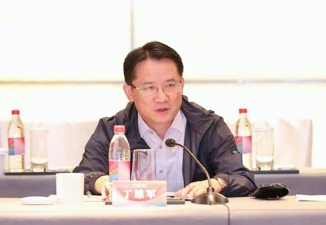 丁雄军，科技创新引领未来