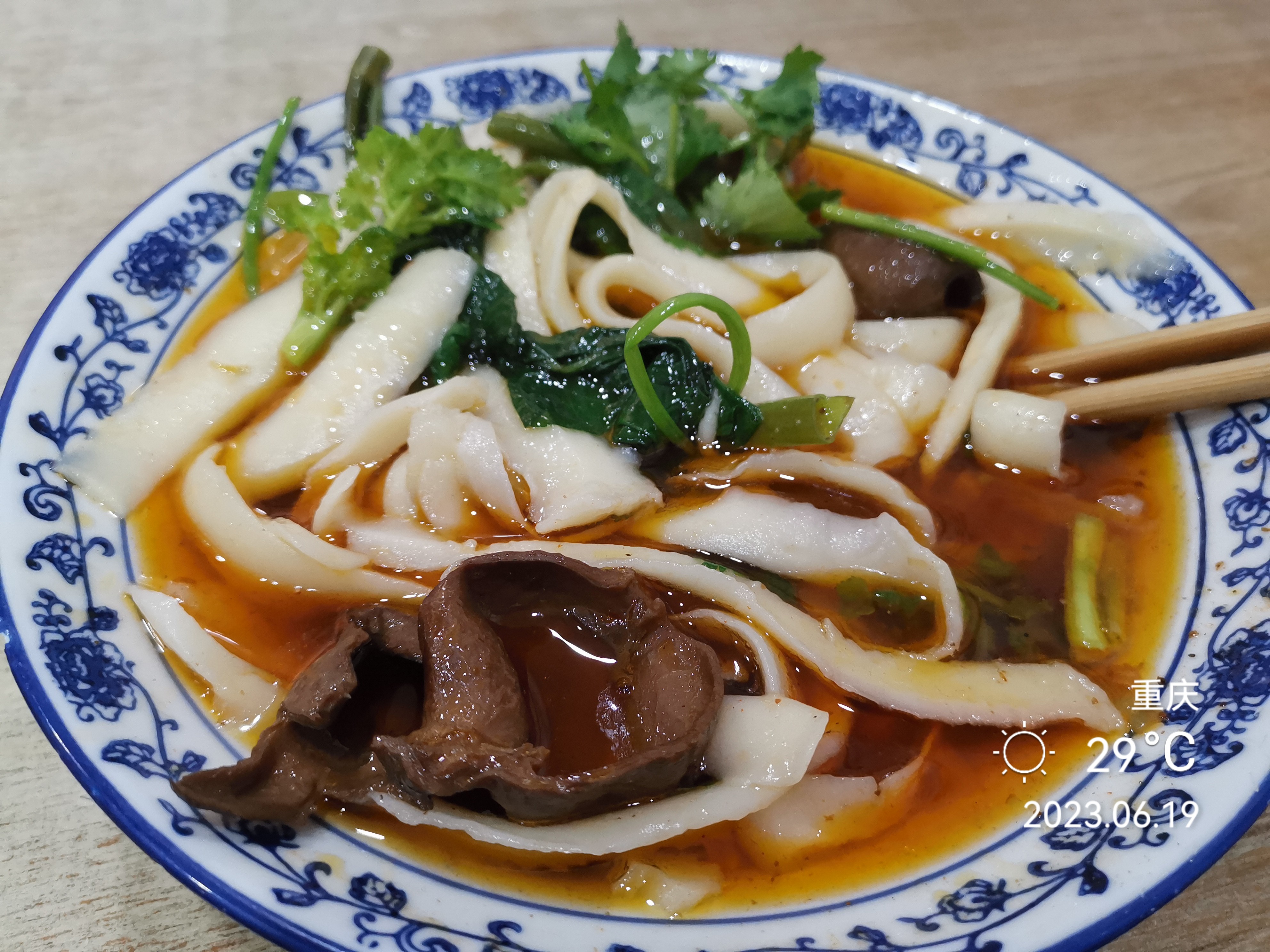 刀削面的做法刀削面，传统美食的魅力