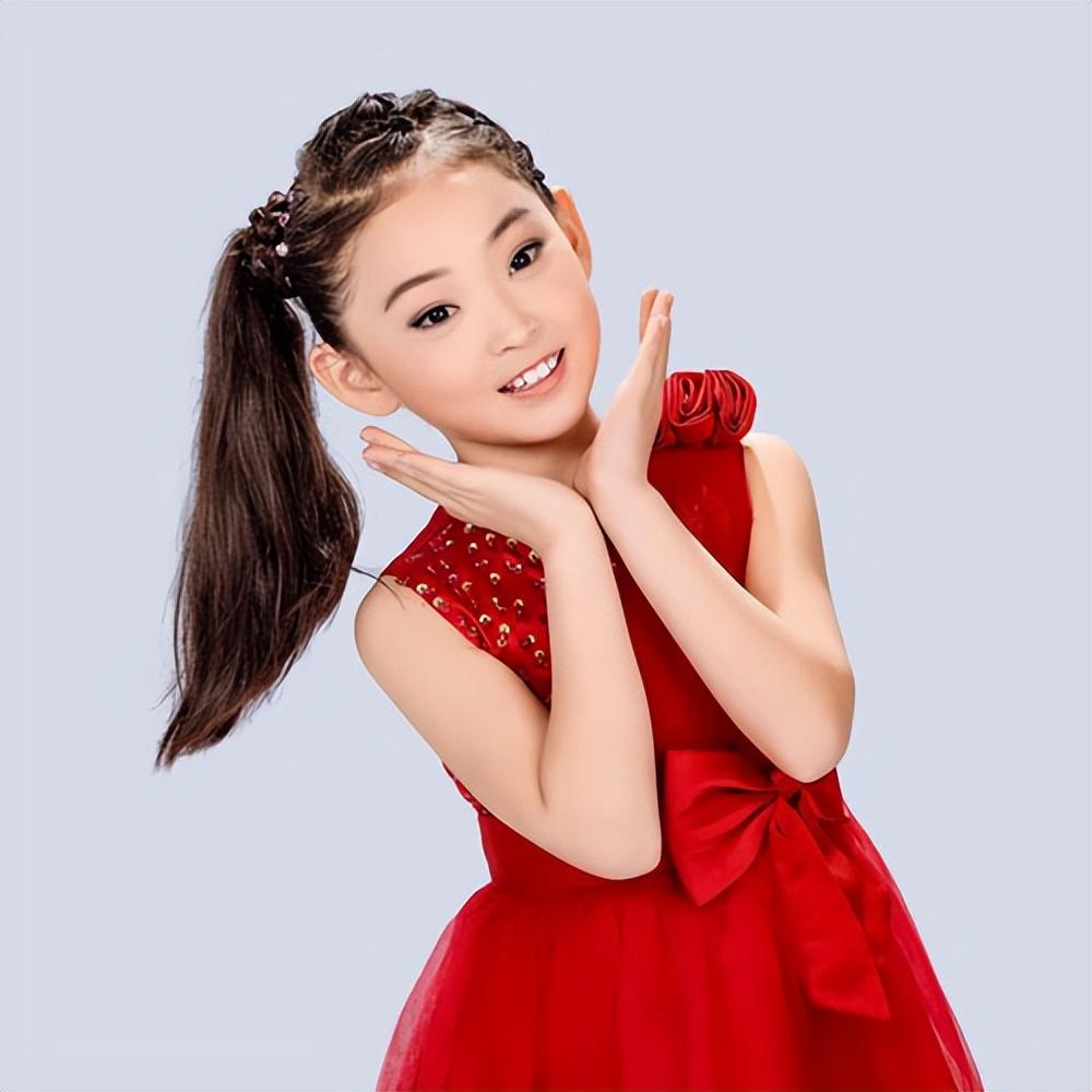 春晚小演员邓鸣贺春晚童星邓鸣贺，星光璀璨的璀璨之星