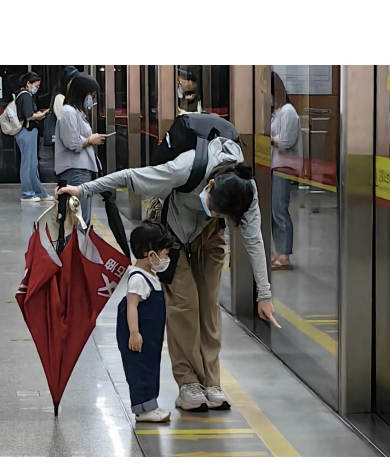 地铁女汉子地铁女汉子，都市中的独立力量