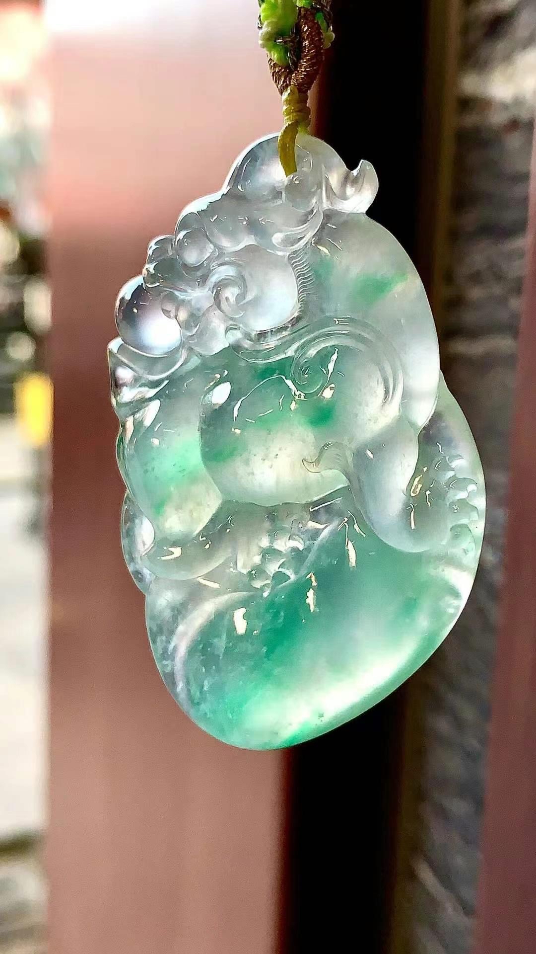 薄水料翡翠是什么意思薄水料翡翠，翡翠中的珍品