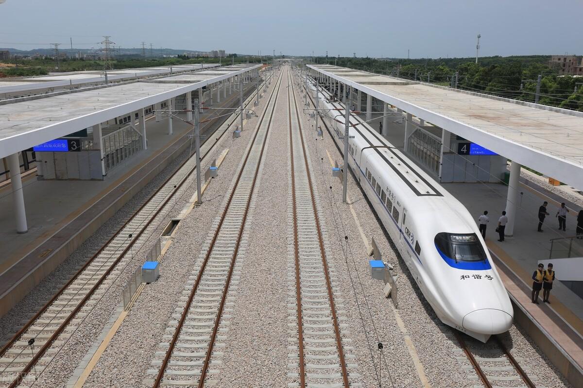 动车d2866途经站动车D2809，穿梭时空的旅行者