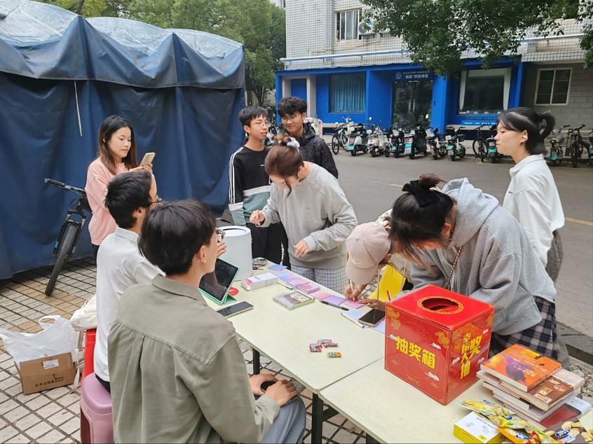 金锁匙俱乐部，心灵之锁，互助之桥-第2张图片