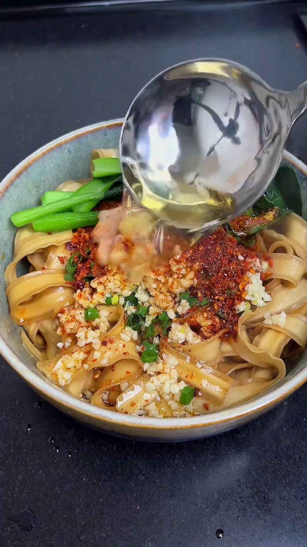 刀削面的做法刀削面，传统美食的魅力