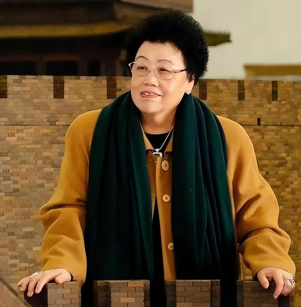 富婆点富婆点，奢华生活背后的秘密-第3张图片