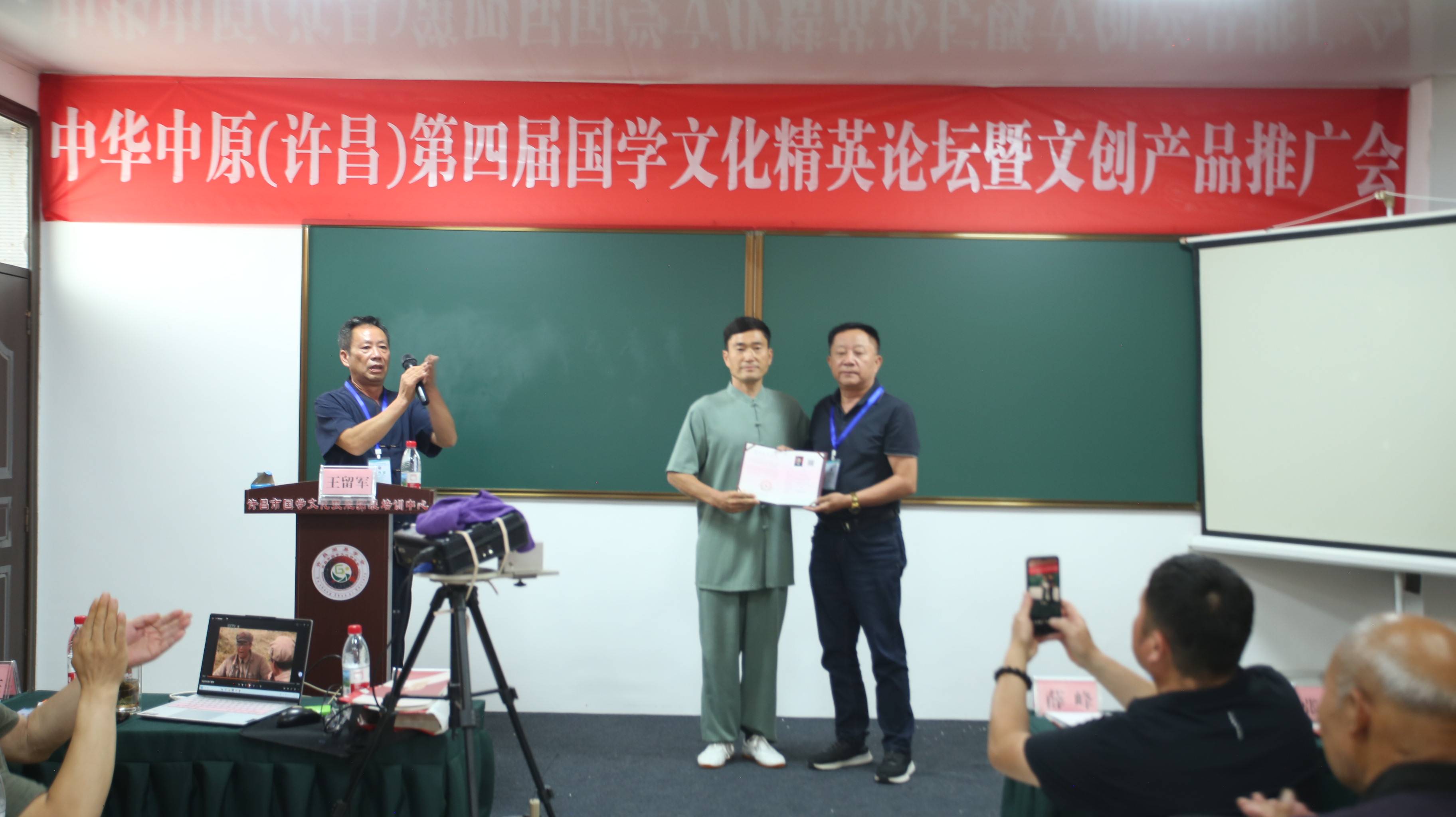 中华论坛网热帖中华论坛网热帖，探讨中华文化的多元与传承