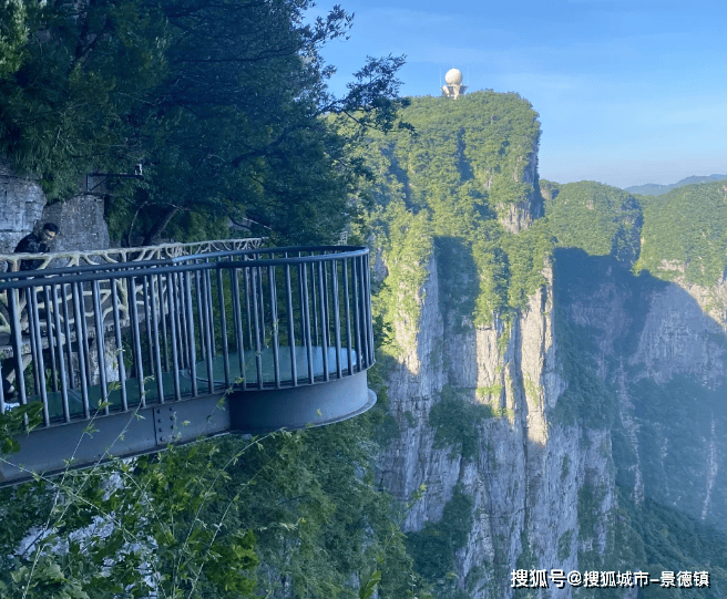 天门山99道弯，神秘之巅的魅力之旅-第2张图片