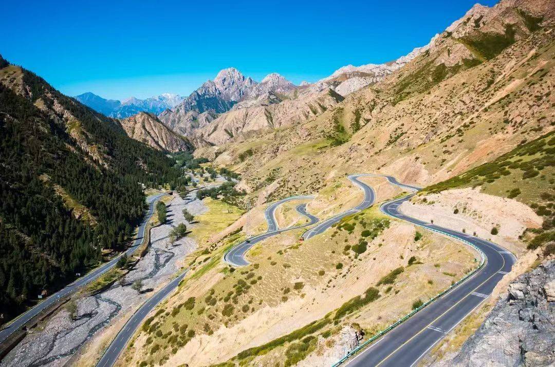 独库公路独库公路，穿越天山的壮丽之旅
