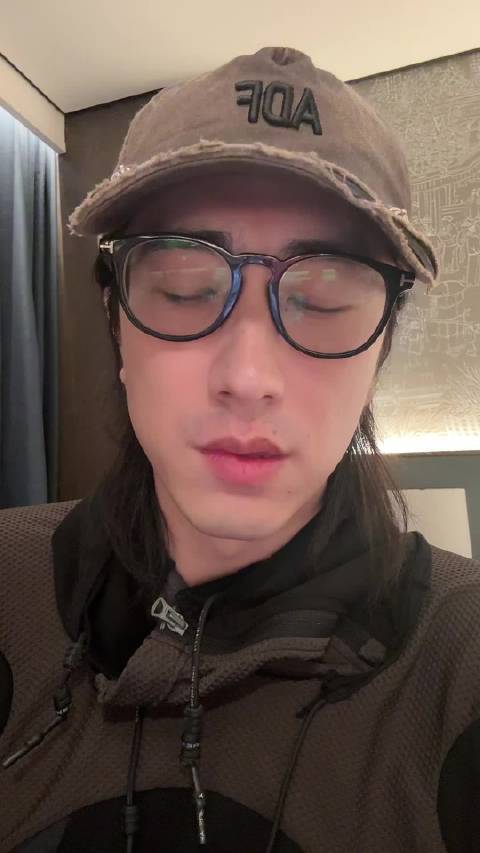 彩虹乐队主唱彩虹乐队主唱，音乐之梦与激情之歌-第2张图片